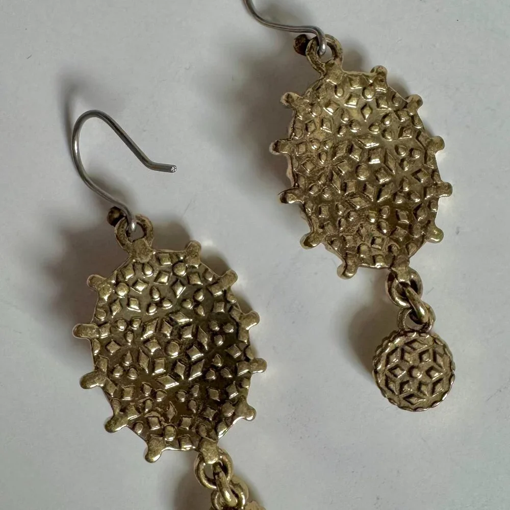 Vintage Lucky Gold Tone Moonglow Pendant Necklace with Matching Dangle Earrings - Picture 11 of 16